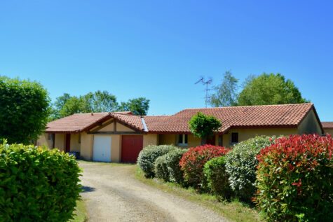 Hameau de la Fontaine-Uchacq et Parentis