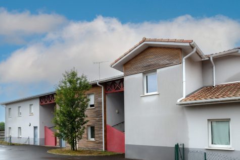 Résidence Le Stade-Parentis en Born